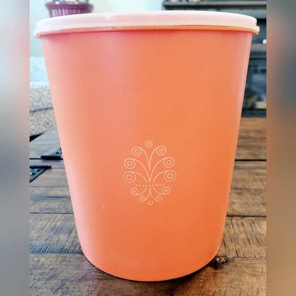 Vintage Tupperware Large Storage Container Excellent Condition Orange Made InUSA - Picture 1 of 9